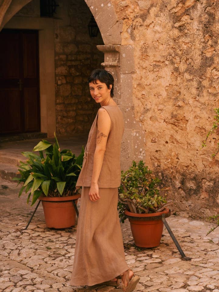 AmourLinen - Wholesale Blouse - Women's - Blanca sleeveless linen top2