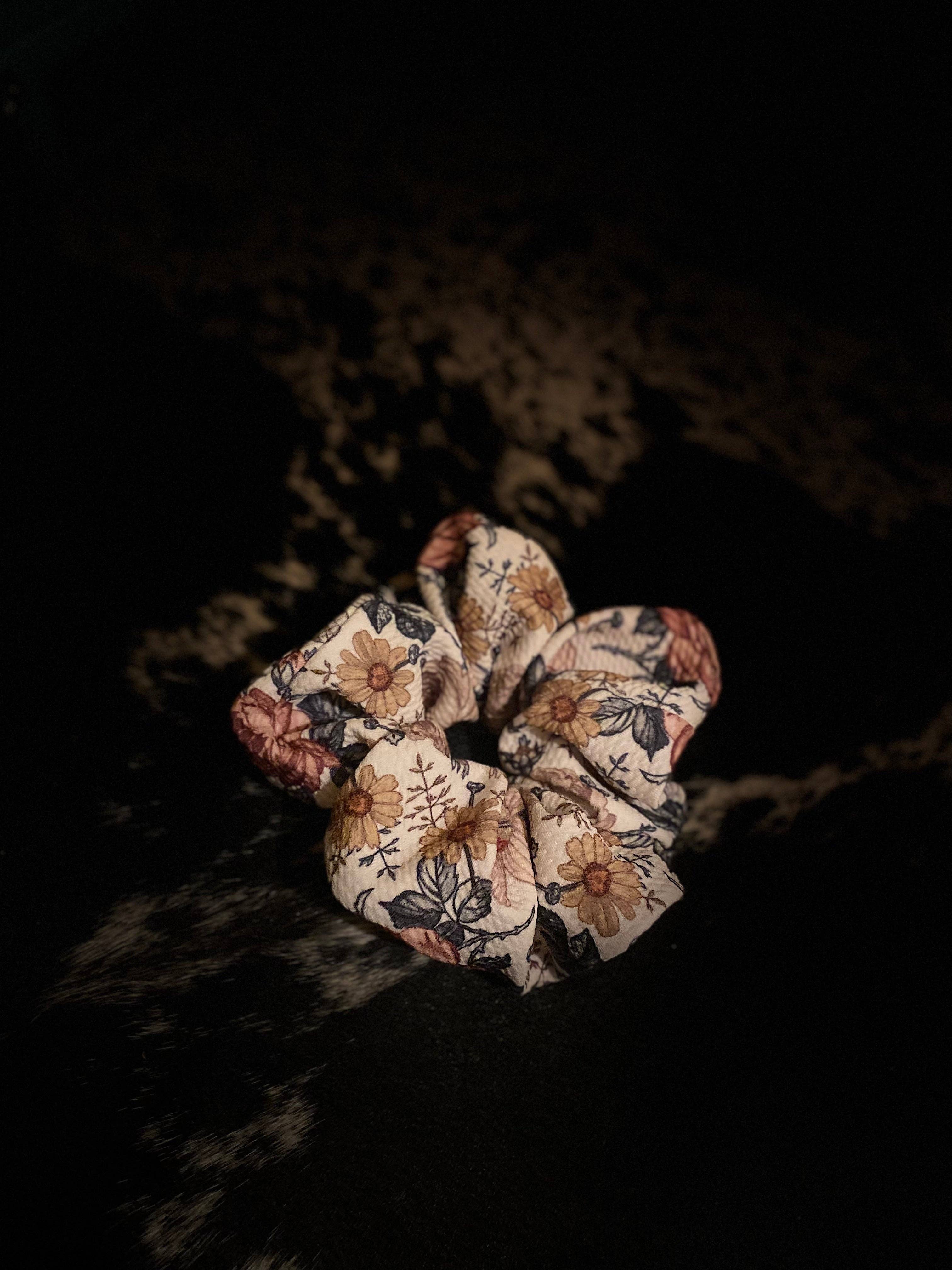 Valley Girl Co. - Vente Chouchou – femme - Grand chouchou Floral Garden2