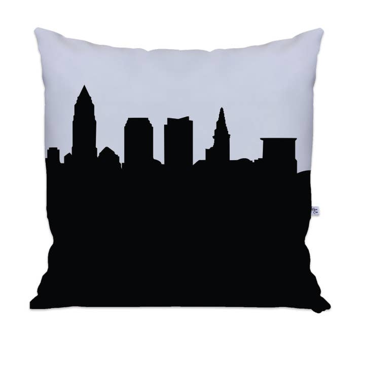 Cleveland OH Skyline OH Coussin pour la vente par Anne Cate