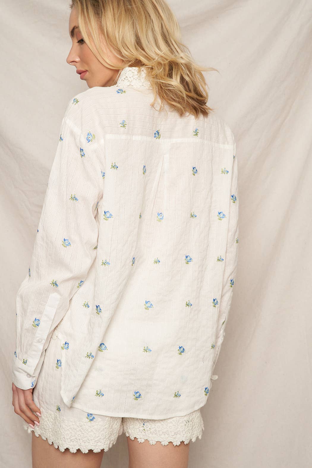 En Crème - Wholesale Shorts - Women's - Floral Embroidery Shorts with Lace Trim 6