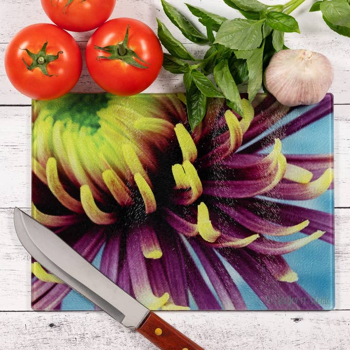 Planche à découper Spider Mum pour la vente par Wyldeflower Studio