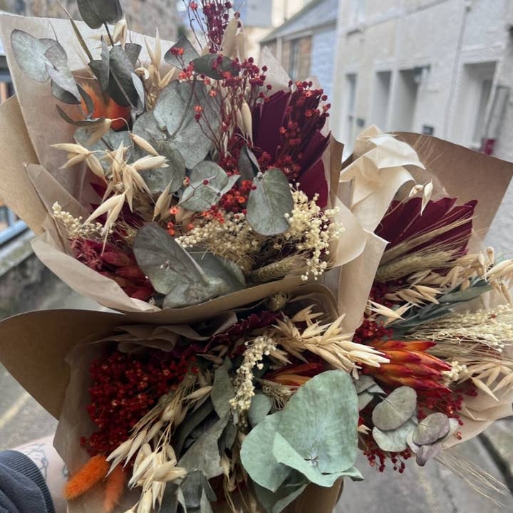 Hazel & Twine - Wholesale Dried/Pressed Flowers - Florist Pic - Medium Natural Dried Flower Bouquet Bunch 2