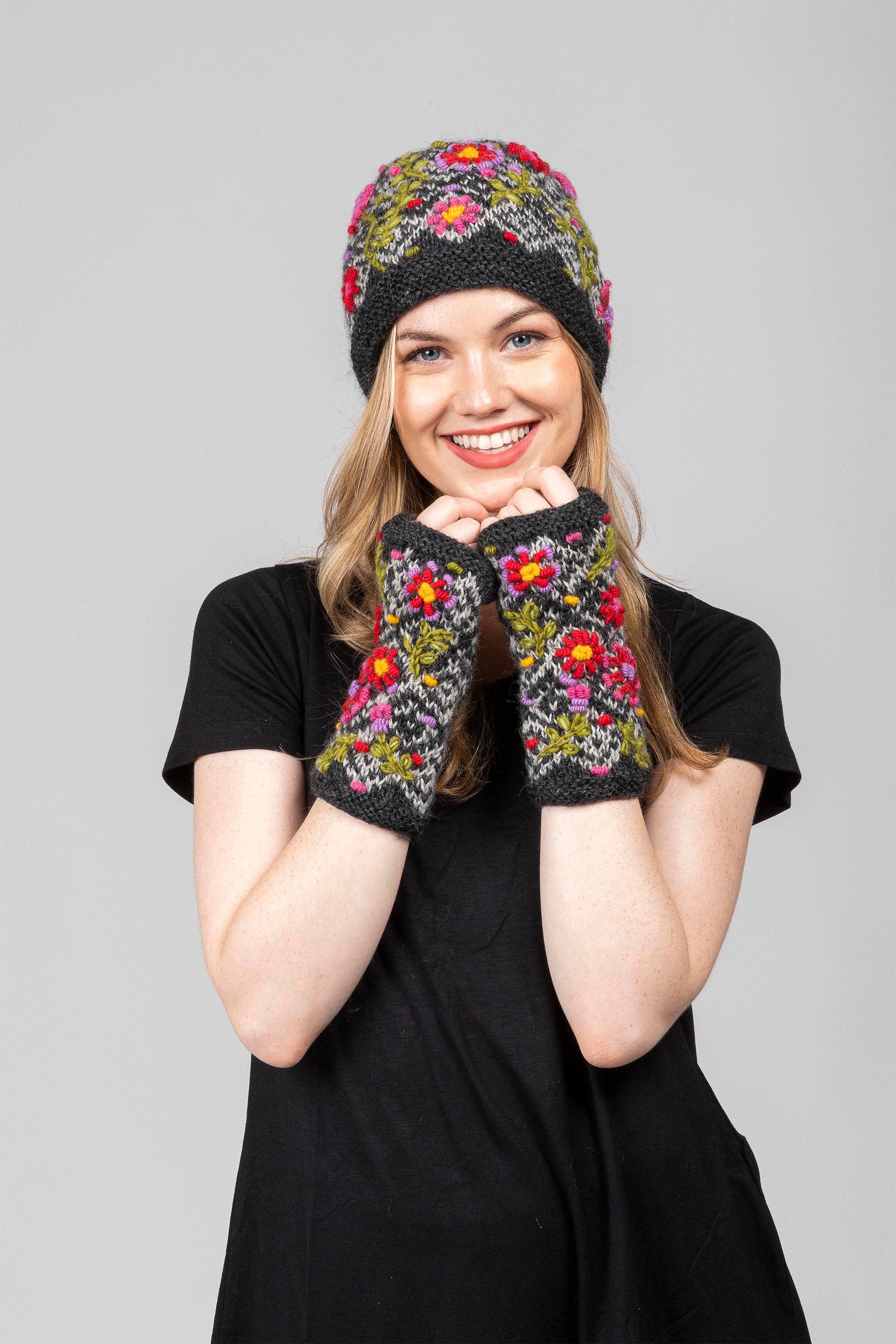 Windhorse Trading Inc – wholesale Mössa - Dam – Broderi Violett Ull Familj_584