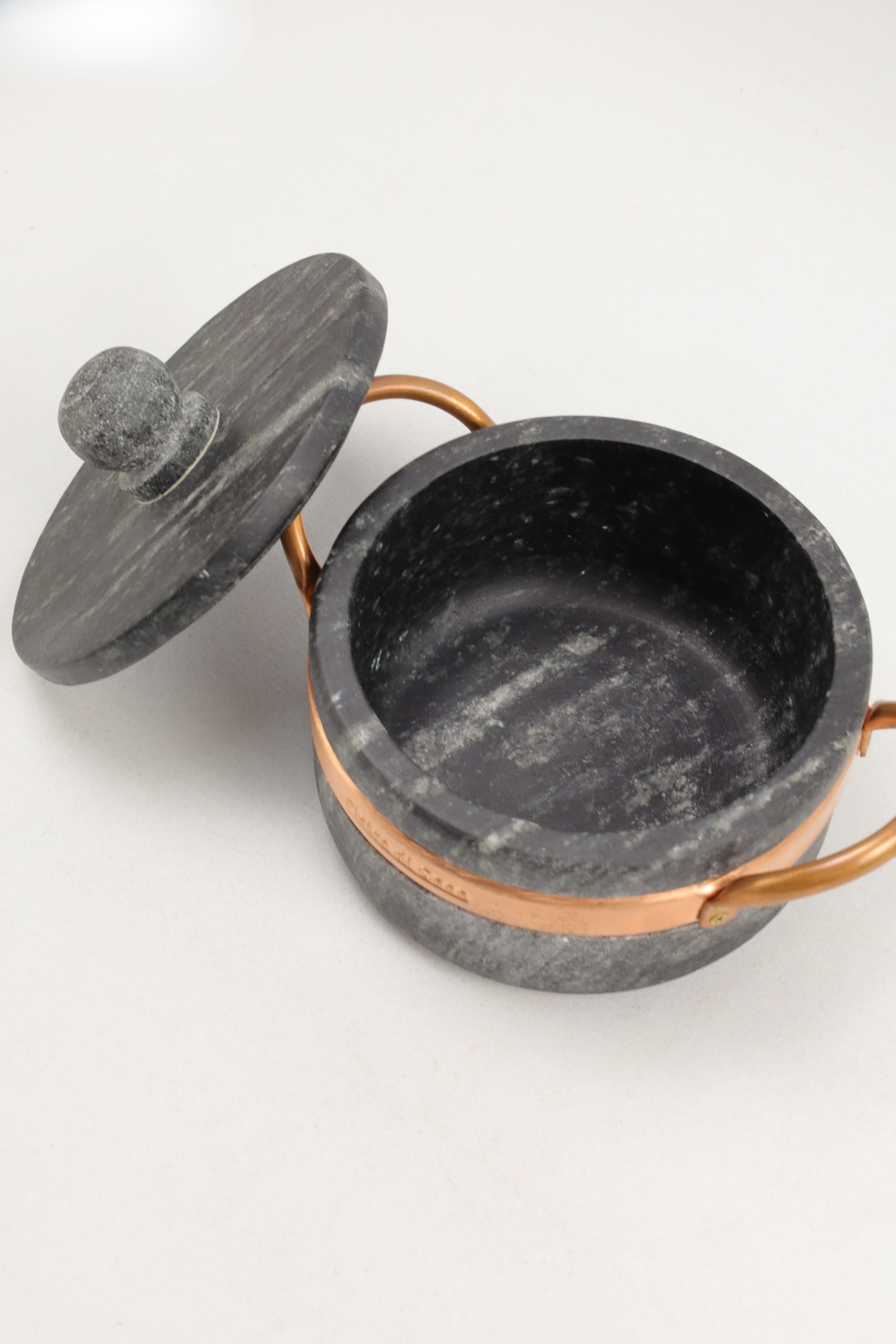 PIETRA DI CASA – wholesale Cooking pot – Traditional Pan - Soapstone Cookware1