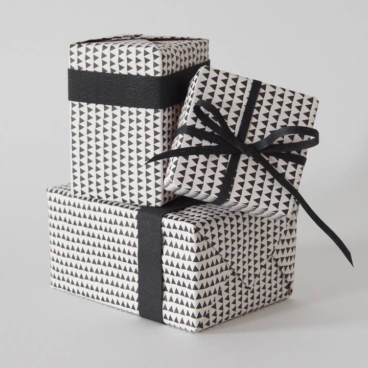 Karte Design Berlin - Wholesale Flat Wrap - Shaking Through, Eco Gift Wrap, Designed & Made in Berlin.