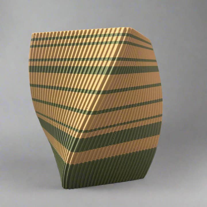 Genetic Designs - Wholesale Plant Pot - Self Watering with a Twist1