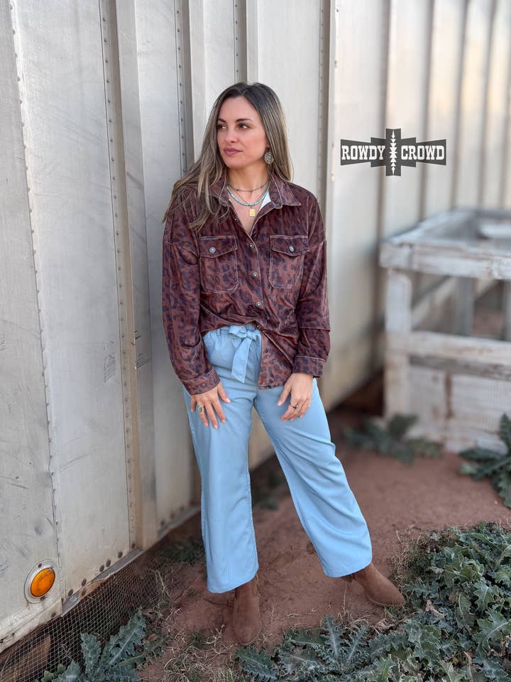 Rowdy Crowd Clothing - Vente Chemise à col boutonné – femme - Chemise à boutons Leopard Lady0