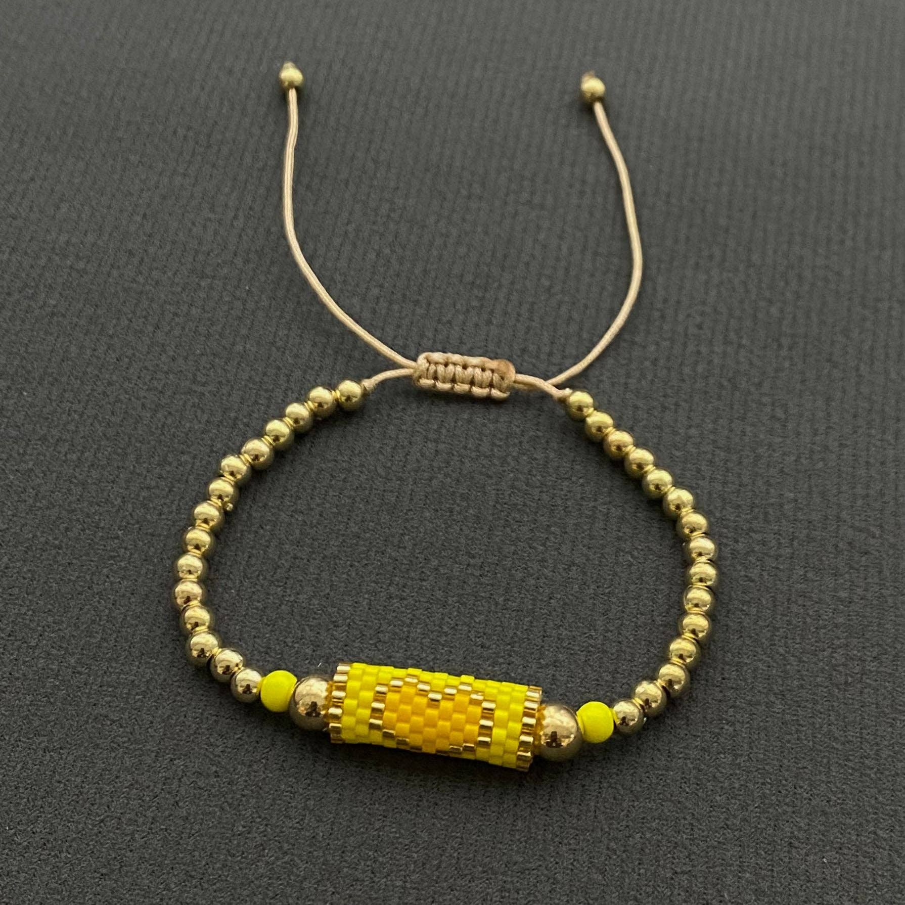 Mio Queena - Vente Bracelets à breloques/pendentifs - Bracelet Charme en Perles de Rocaille Motif Cœur Bohème - BJ/SB6