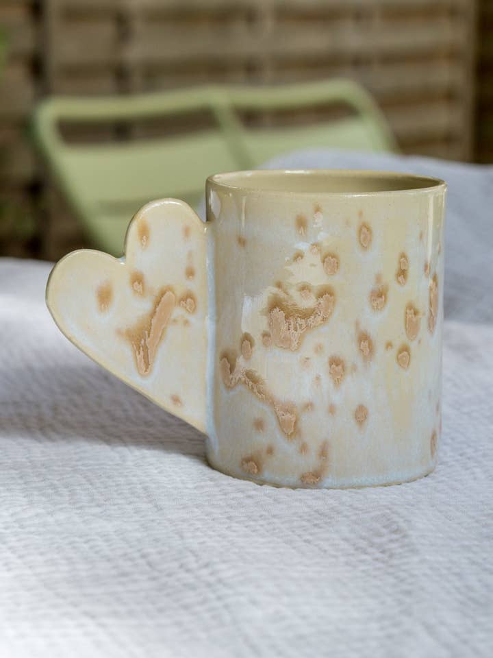 "Chloé" sand islands mug for wholesale by Laëtitia Fauchere