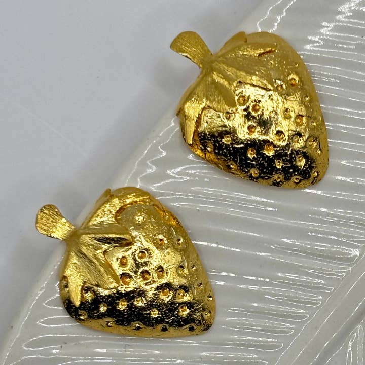 Erdbeerförmige Ohrringe – Spaßiger, einzigartiger Schmuck mit verspieltem Touch für den Großhandel von Bellalu Jewelry and Accessories