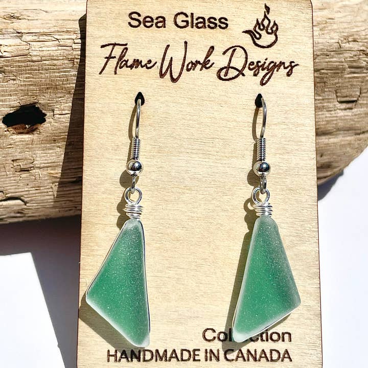 Orecchini pendenti in vetro marino - Sea Foam Green per la vendita all'ingrosso da parte di Flame Work Designs - Glass Jewelry