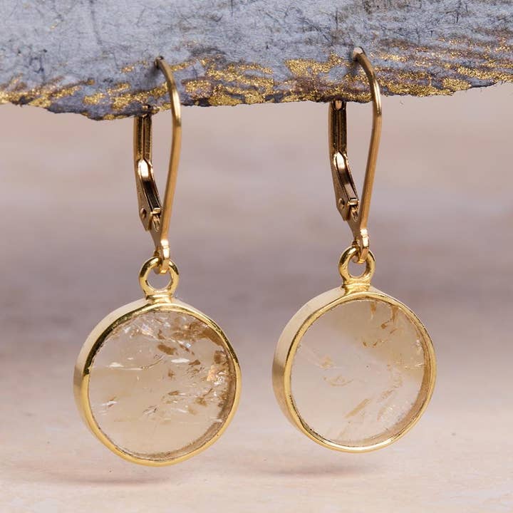 Boucles d'oreilles pendantes en cercle avec levier en citrine - Pierre de naissance de novembre pour la vente par Soul & Little Rose