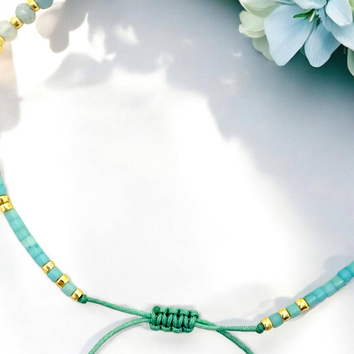 Good Vibrations Shop - Vente Bracelet de perles - Bracelet Go With The Flow, orné de pierres précieuses4