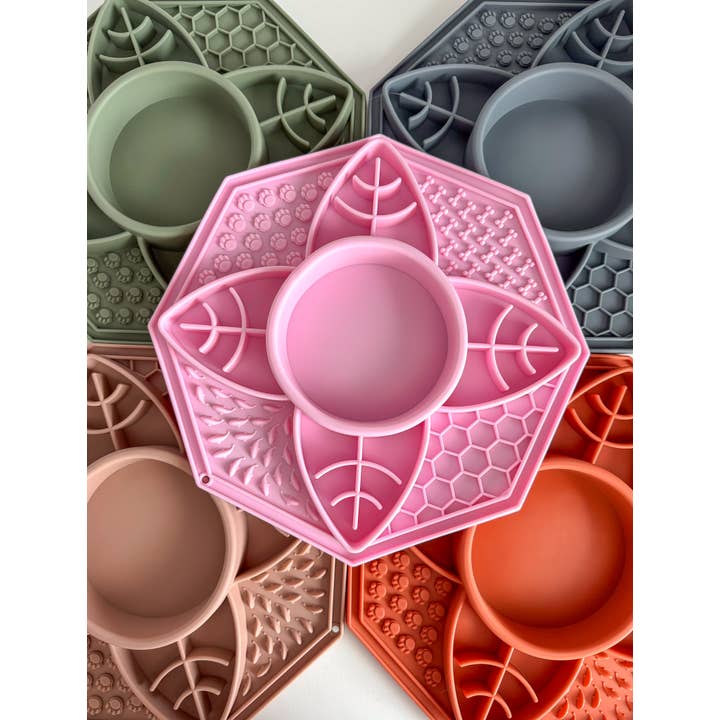 Doggotique – wholesale Pet bowl – Cat/dog – Lick mat Lotus, feeding station, lick mat, slow bowl3