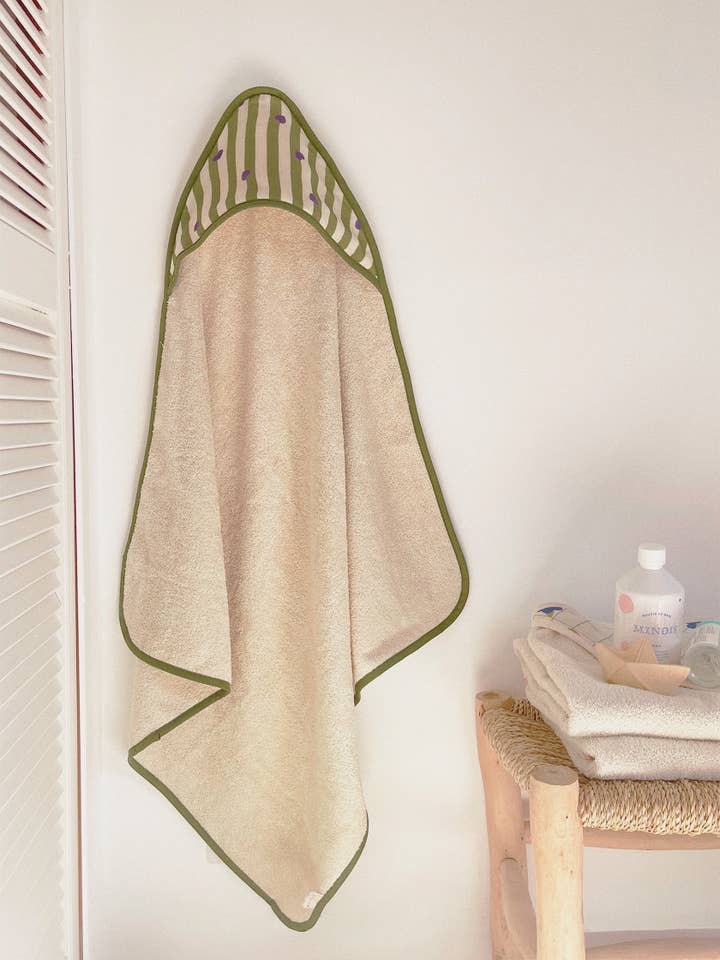 Babyhandtuch TEA mit Streifen- und Herzmuster für den Großhandel von Milinane