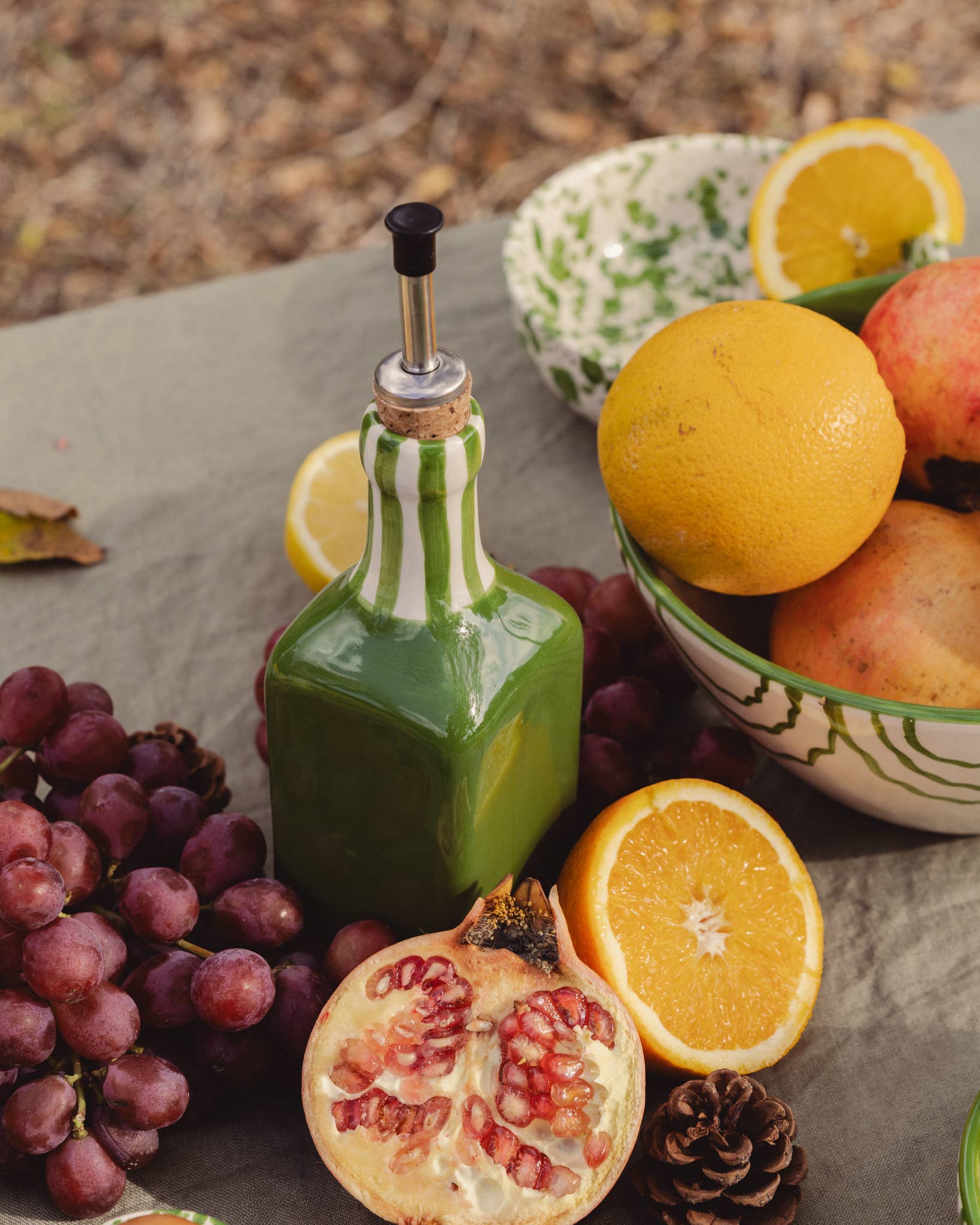 Alfar Tierra Cocida - Wholesale Oil/Vinegar Dispenser - Artisanal Ceramic Oil Dispenser - Green & White / ROOTS2