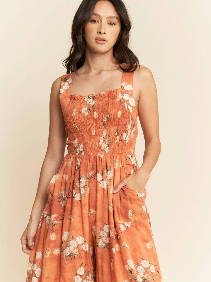 Davi & Dani – wholesale Jumpsuit - Dam – BLOMMIG VOLANGOVERAL MED FYRKANTIG HALS OCH SMOCKANDE BODICE7
