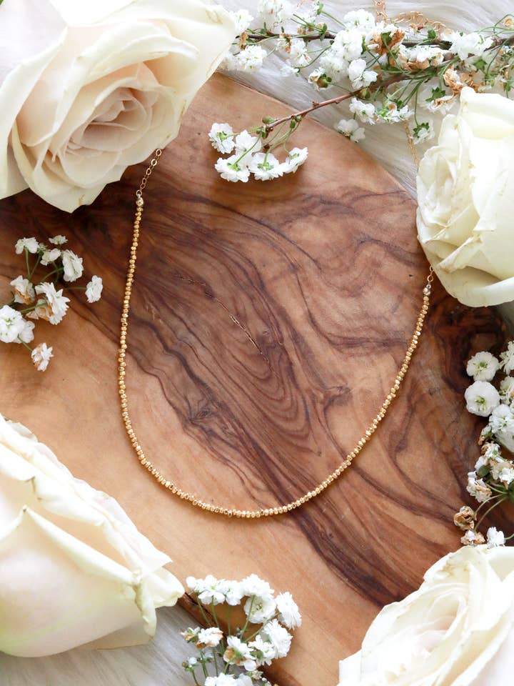 Girocollo Into the Light in oro giallo chiaro per la vendita all'ingrosso da parte di Malabella Jewels