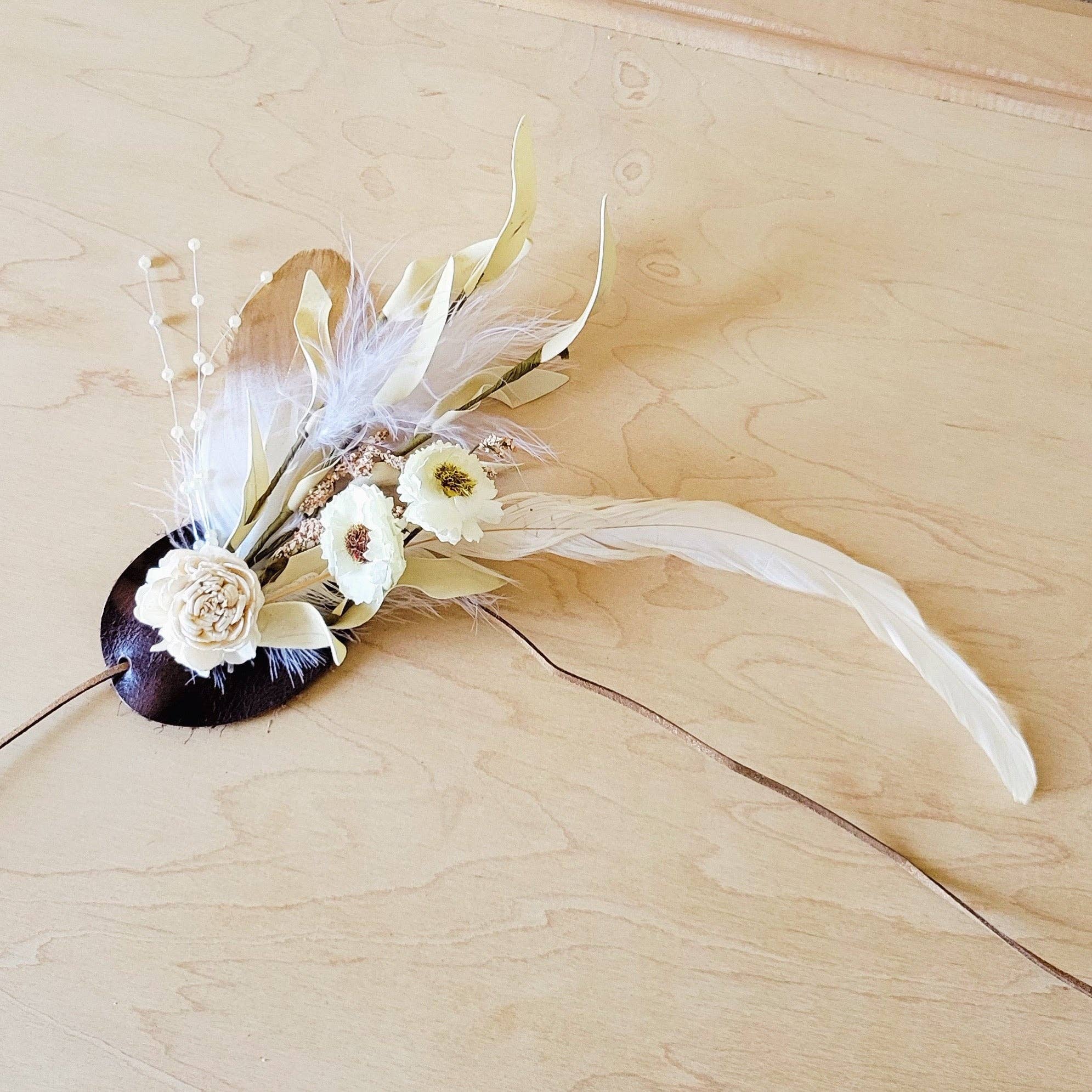 The Jewelry Junkie – Großhandel Hutzubehör – Damen – Boho Western Hochzeits-Hutband mit Blumen, nur Band 984u2