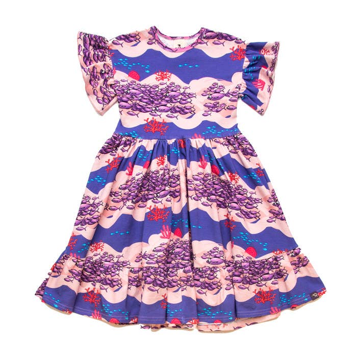 Vårklänning Skolan av fisk för wholesale av Mullido