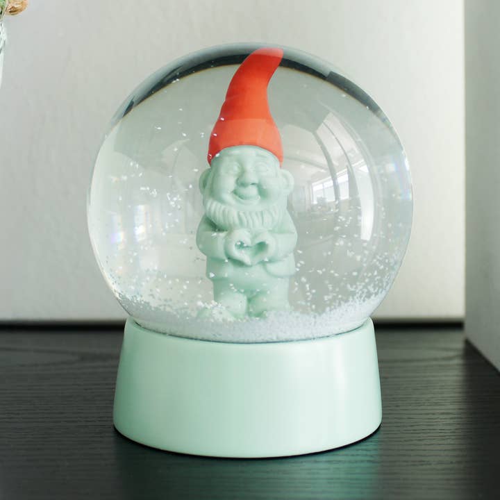 Snow globe dwarf heart for wholesale by MAGS