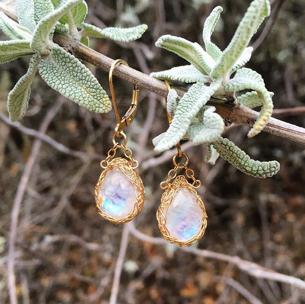 Arivka Jewelry - Wholesale Dangle Earrings - Teardrop Earrings Moonstone In Gold2