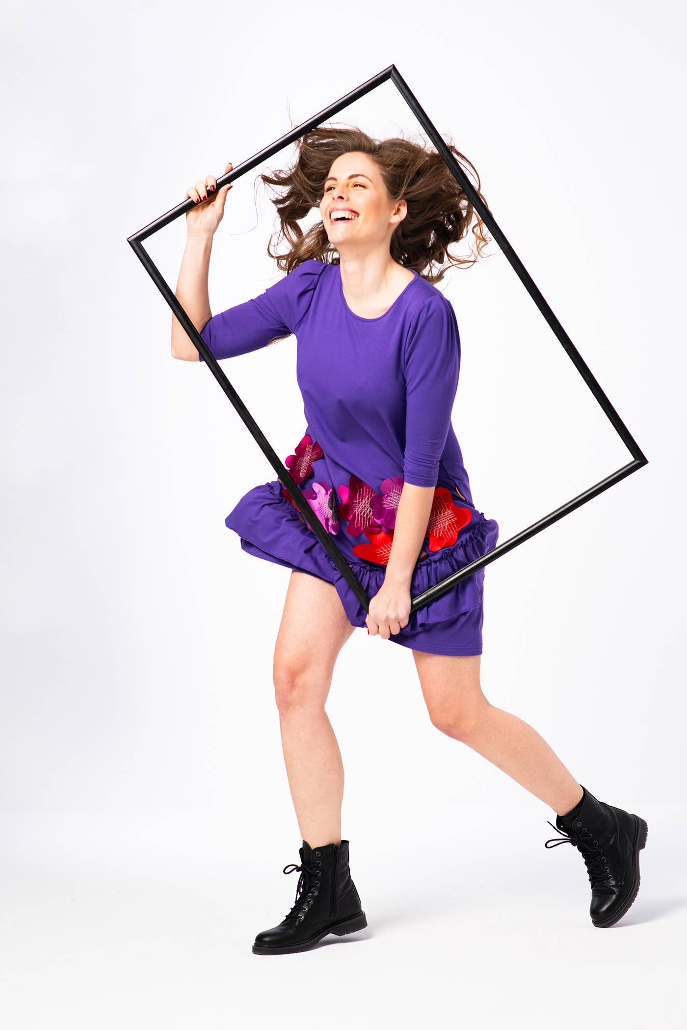 Mamatayoe – Großhandel Kleid – Damen – Lilafarbenes Kleid mit einem Flug. Harmony-Kleid3