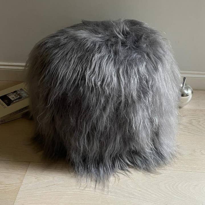 El puf de piel de oveja islandesa Boule de pelo largo - Gris frío para venta al por mayor de Wildash London