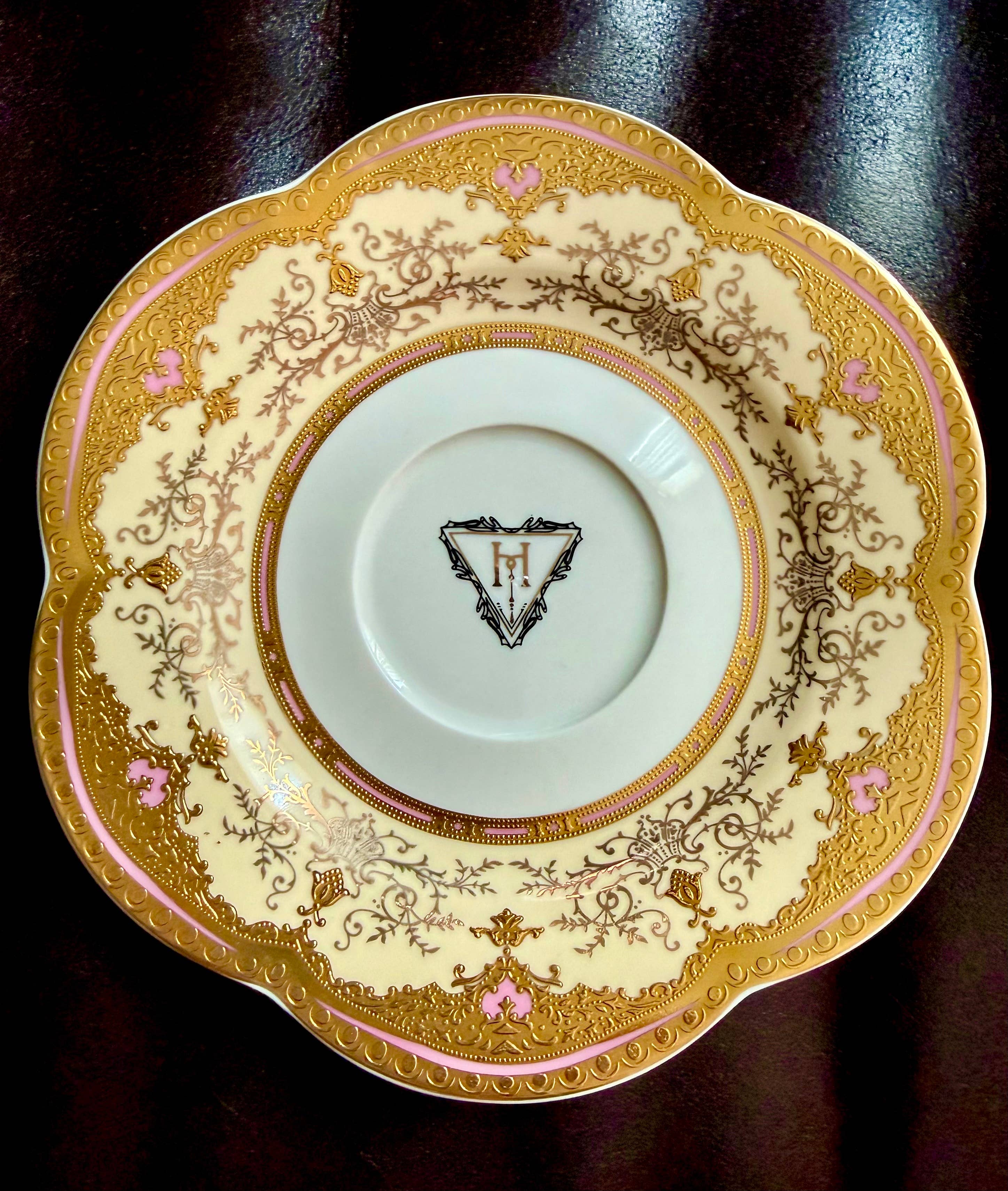misshavishamscuriosities - Wholesale Coffee/Tea Cup - Tw*tty – Gilded Victorian Style Teacup & Saucer2