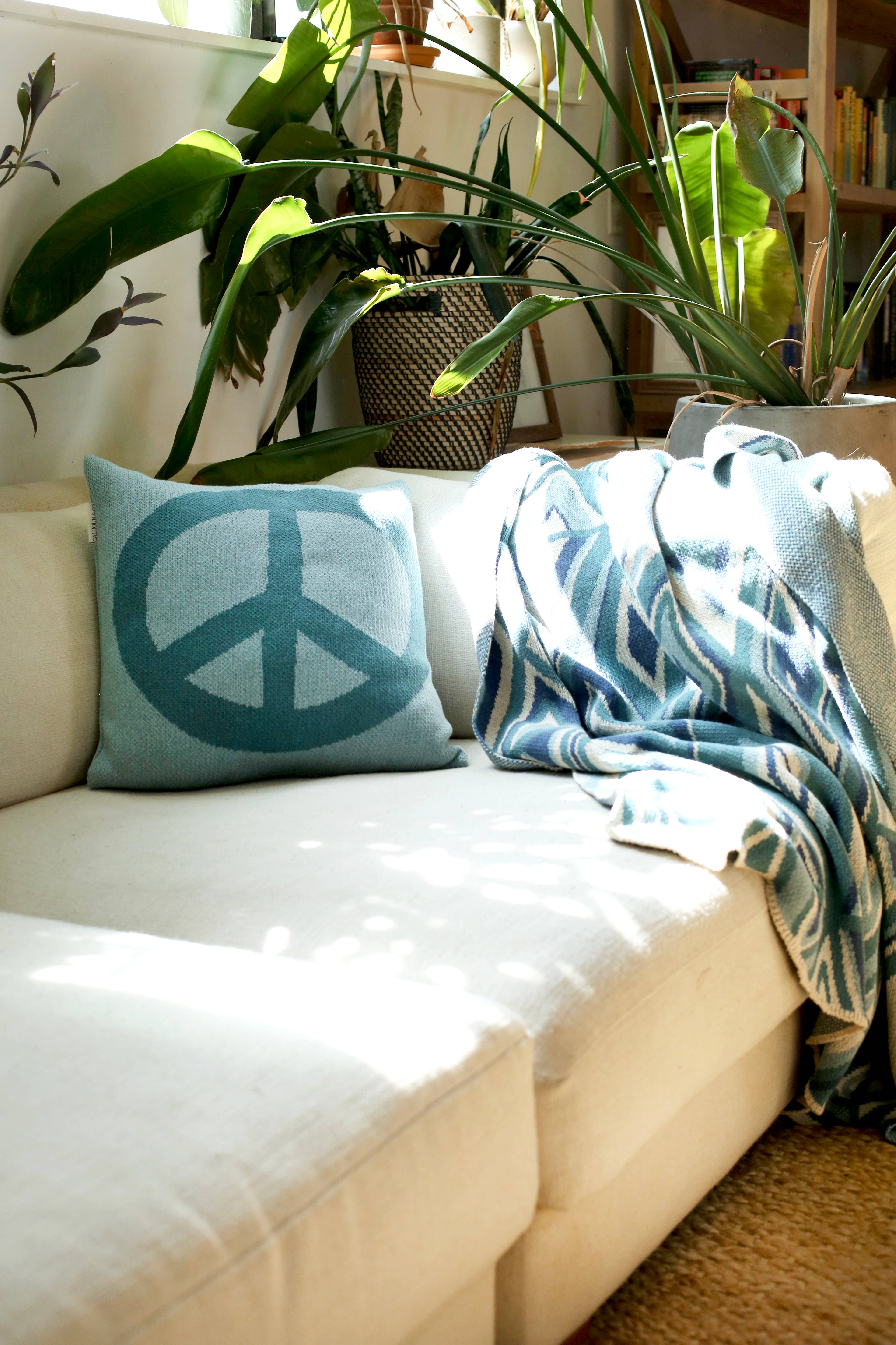 Calhoun & Co. - Wholesale Throw/Decorative Pillow - Peace Sign Knit Pillow8