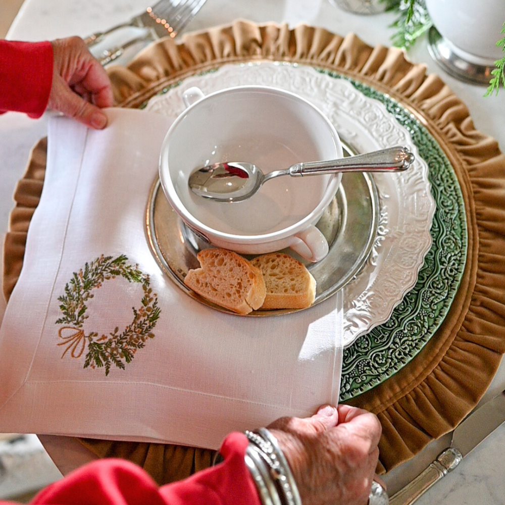 Arte Italica & Crown Linen Designs – Großhandel Papier- & Stoffserviette – Bauernmarkt-Kranz-Serviette4