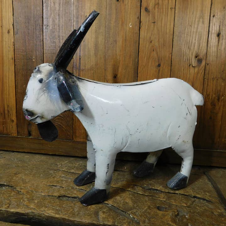 Gran Compra-#21-Cabra de Granja-Metal-Jardín-Arte de Patio-5x15x16in para venta al por mayor de My Amigos Imports