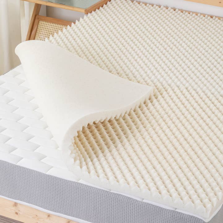 Beige Surmatelas alambiqué en mousse viscoélastique infusée de cuivre de 2 pouces en vente sur Faire