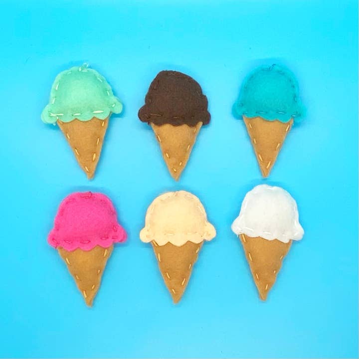 Lot de 6 mini décorations en feutre faites à la main pour la vente par Felterrific