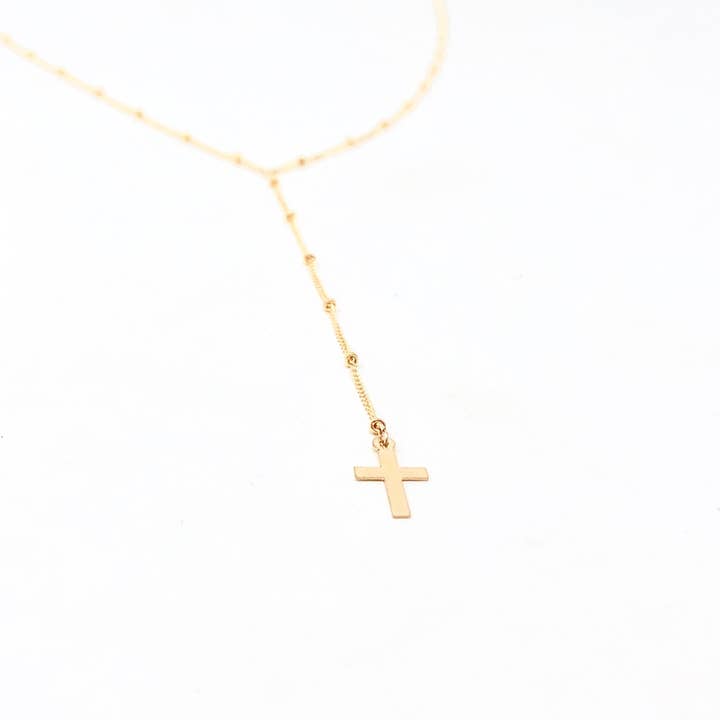 Collier Lariat en forme de petite croix en argent sterling rempli d'or pour la vente par Jennifer Shon Jewelry