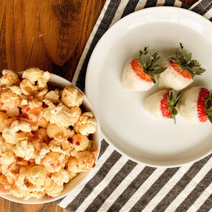 Al's Delicious Popcorn - Wholesale Popcorn - White Chocolate Strawberry Popcorn - 8.5oz
