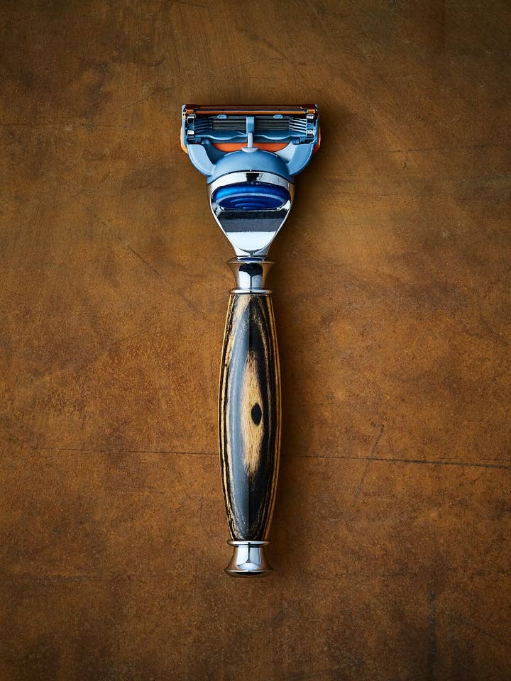 Le rasoir Mira (ébène noir et blanc) pour la vente par Imperium Shaving