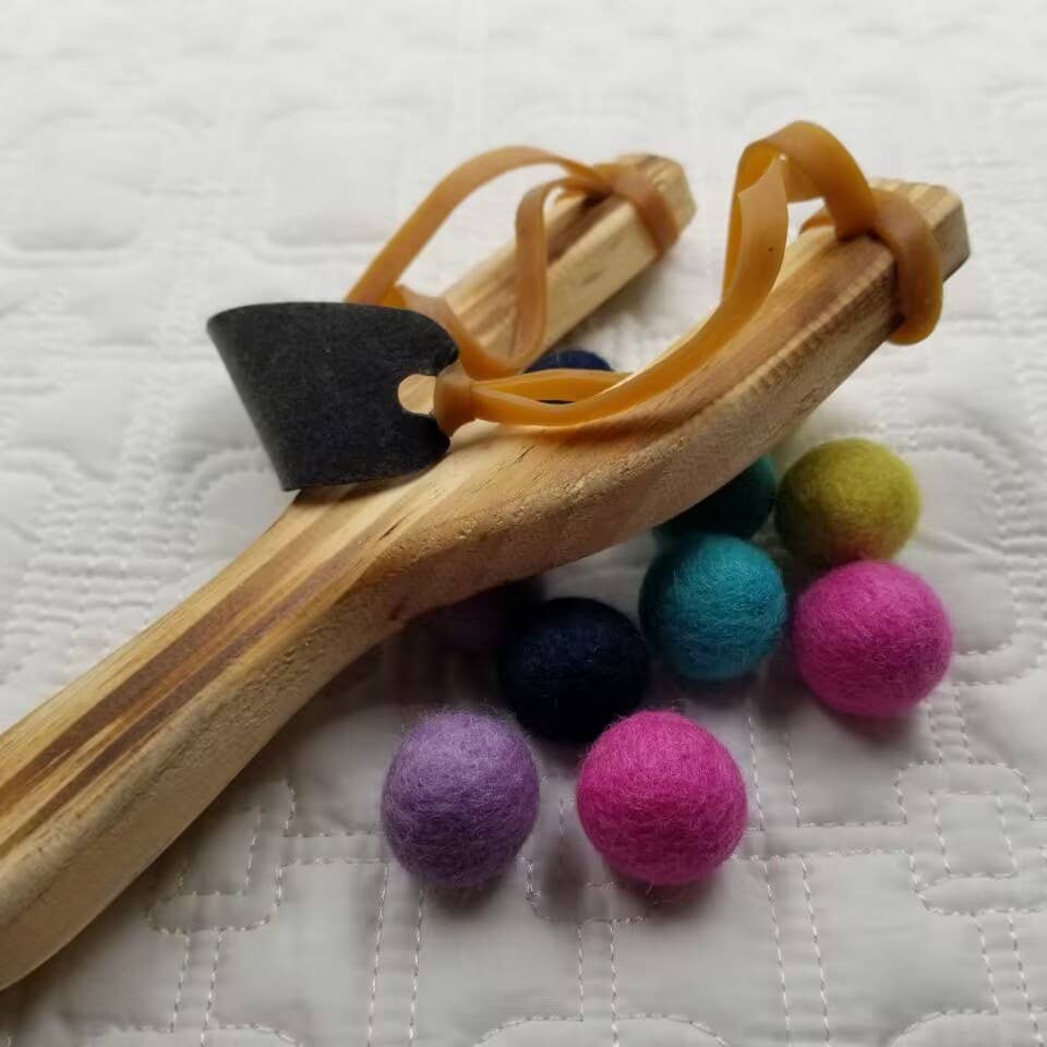 D & C TOYS - Wholesale Slingshot - Kids - Wooden Slingshot With 10 Felt Balls Basket Gift1