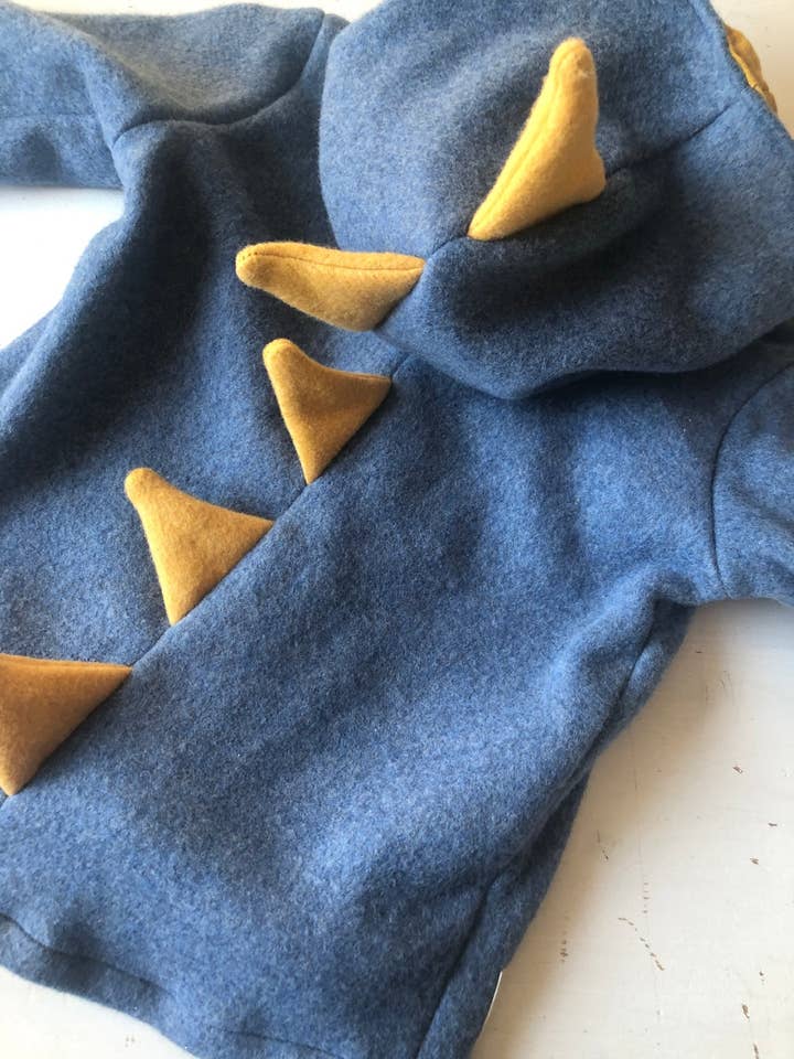 Casaco Dino “azul & amarelo” pronto para envio imediato - Milli Wo por atacado de Milli Wonka