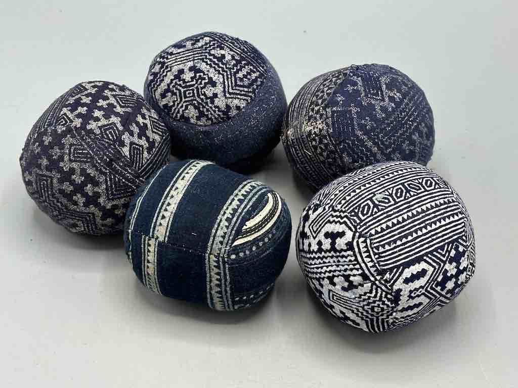 The Niger Bend - Vente Décorations de table - Boule en tissu vietnamienne vintage Hmong Tribal0