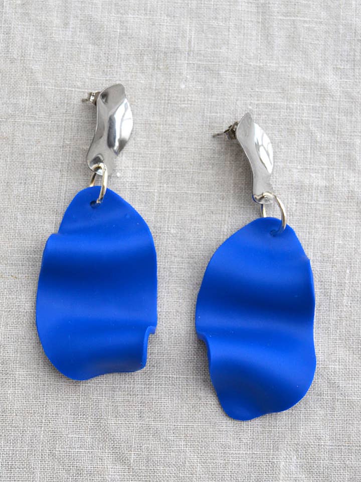 Earring wave excluding, blue. for wholesale by Jewelry By Elina Dahl