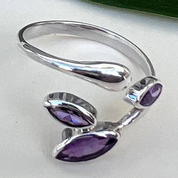 Ametystbladjusterbar ring - Sterling sølv, Indonesien for engroshandel hos Women's Peace Collection