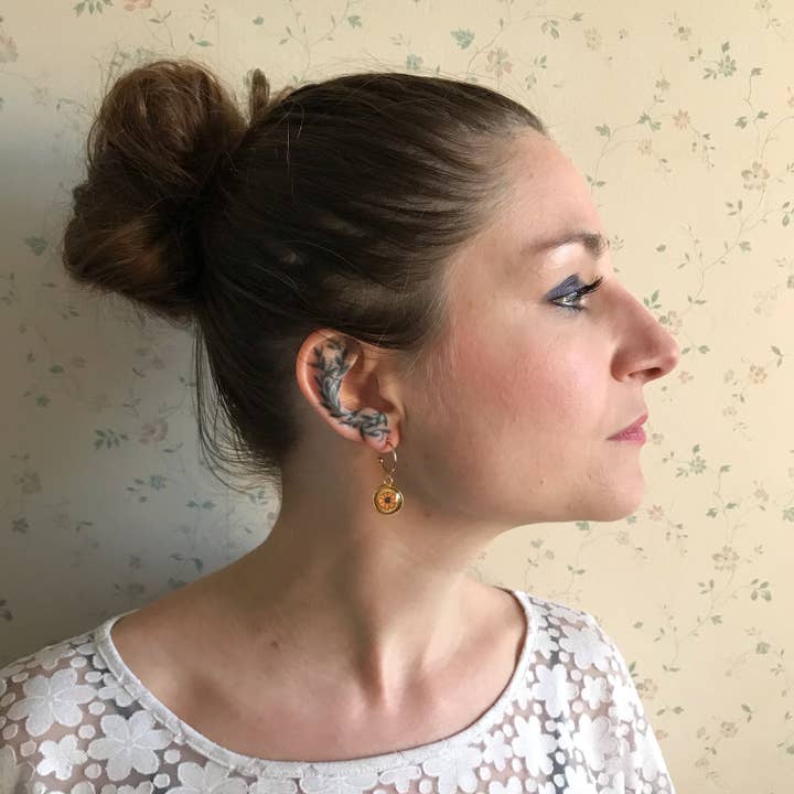 Dans l'Air du Temps Bijoux - Wholesale Hoop Earrings - Mini Creoles with blue flowers on a green background, gold or silver finish4