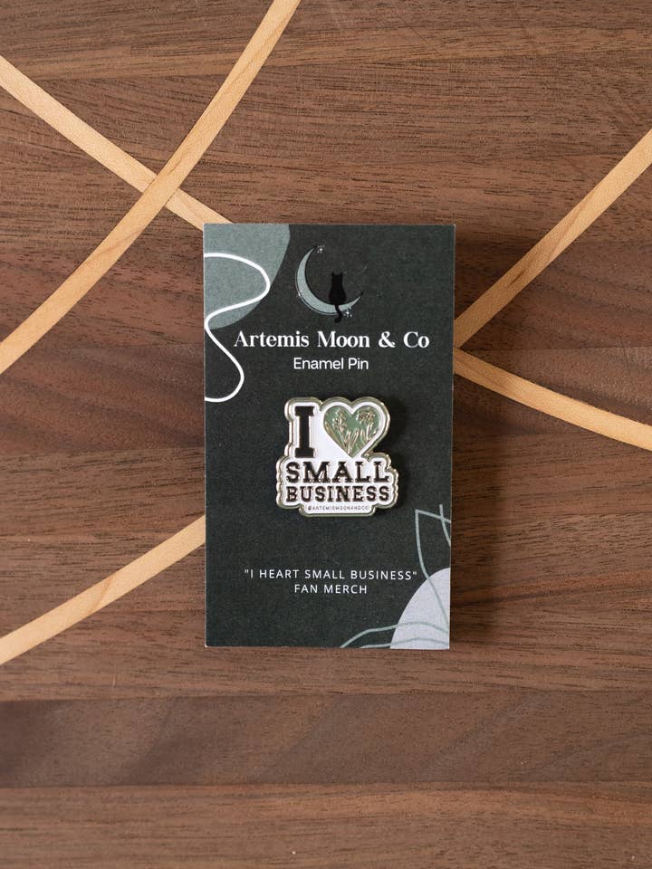 Épinglette en émail I Heart pour petites entreprises pour la vente par Artemis Moon and Co