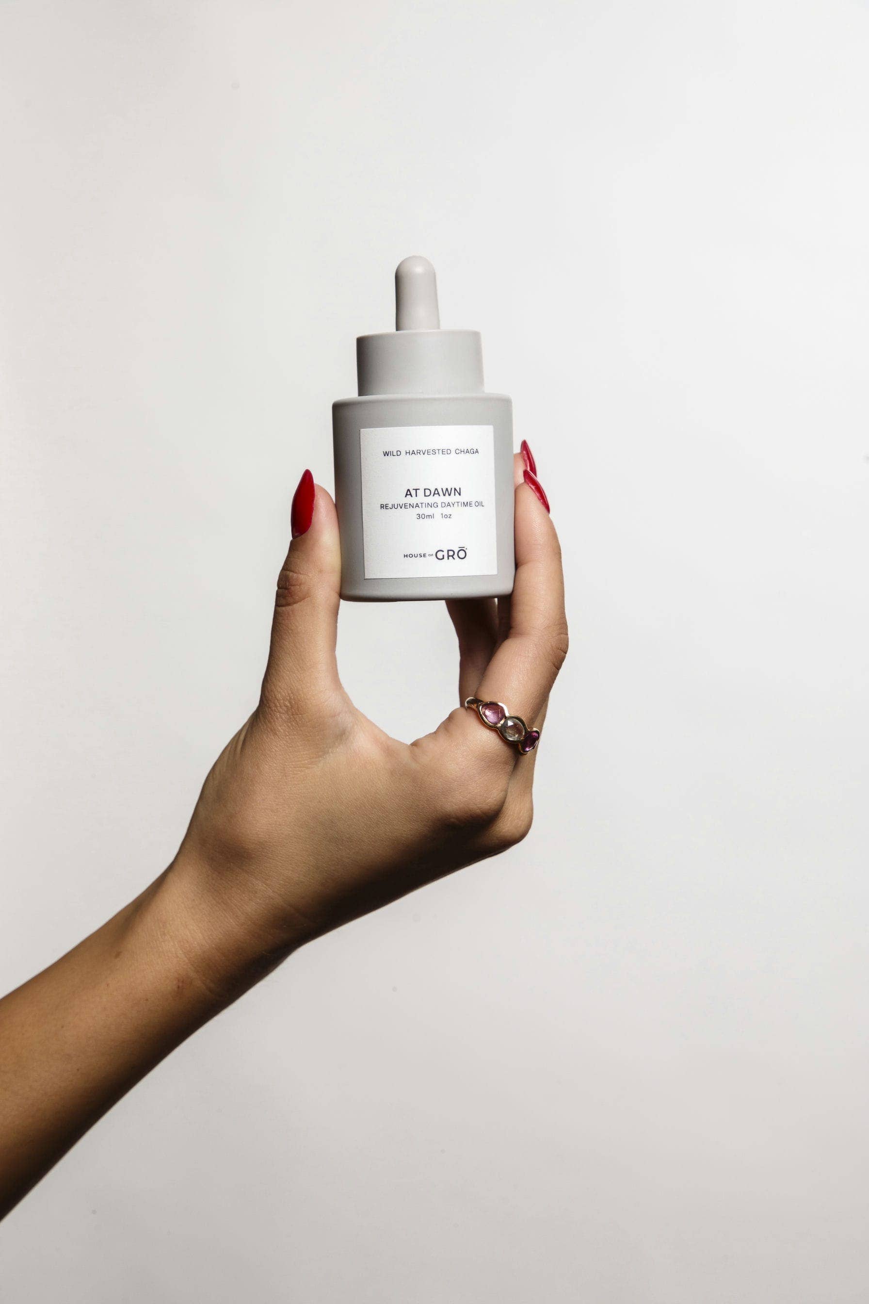HOUSE OF GRŌ – wholesale Ansiktsolja – VID GRYNINGEN - FÖRYNGRANDE DAGSOLJA3