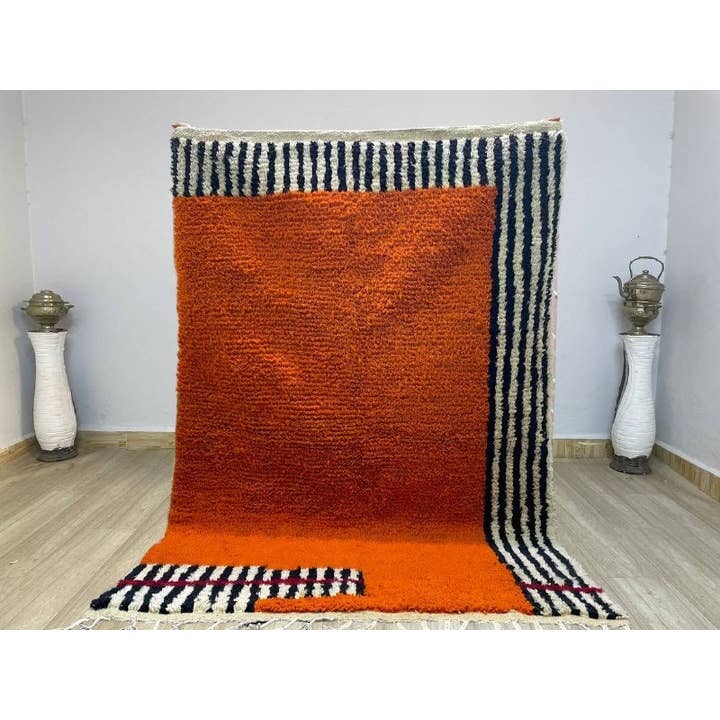 BohoVibeCraft – Engroshandel Løst tæppe – Engros Orange Marokkansk Tæppe | Uldtæppe med Fed Stribet Kant