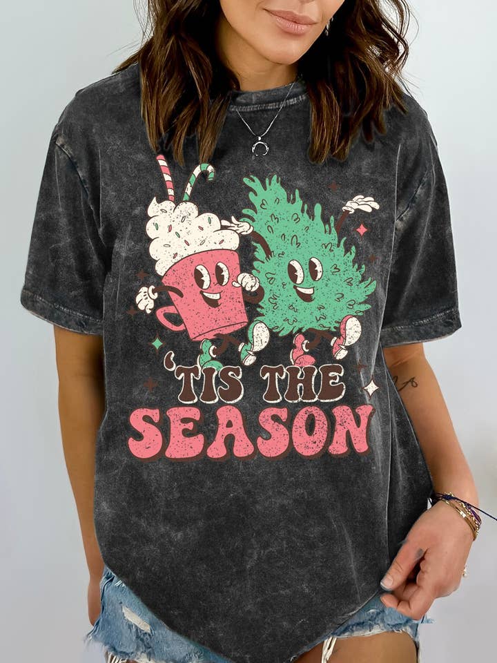 Amused by Blue - Wholesale Screen printed t-shirt – Women′s - TIS THE SEASON - Mineral Wash Graphic Print Top0