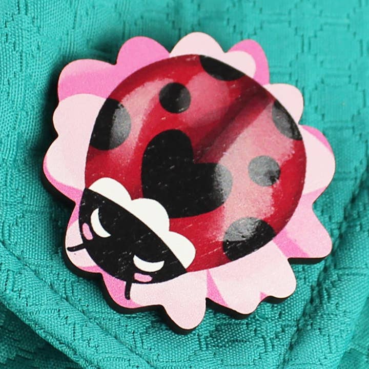 Broche de mariquita, alfiler de madera con forma de mariquita para venta al por mayor de Miss Ella