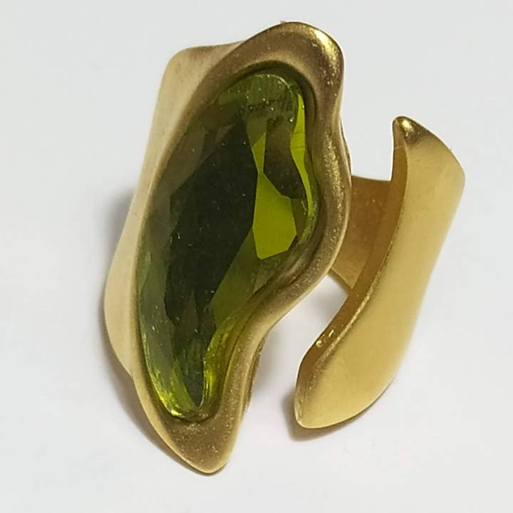 Joyas Carolina Olivares - Wholesale Cocktail/Statement Ring - Akuarosky gold ring2