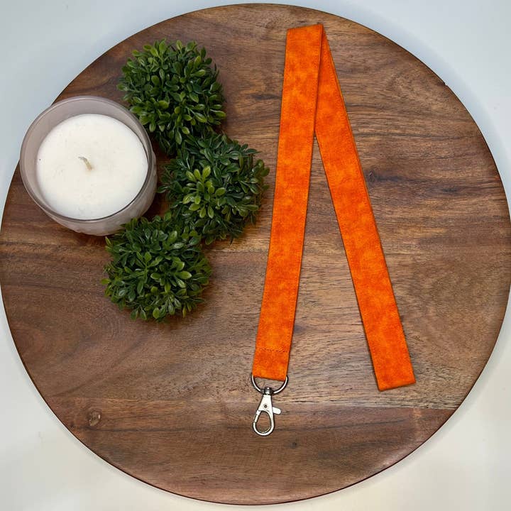 Farblich abgestimmte Schlüsselbänder in Orange für den Großhandel von The Lanyard Boutique